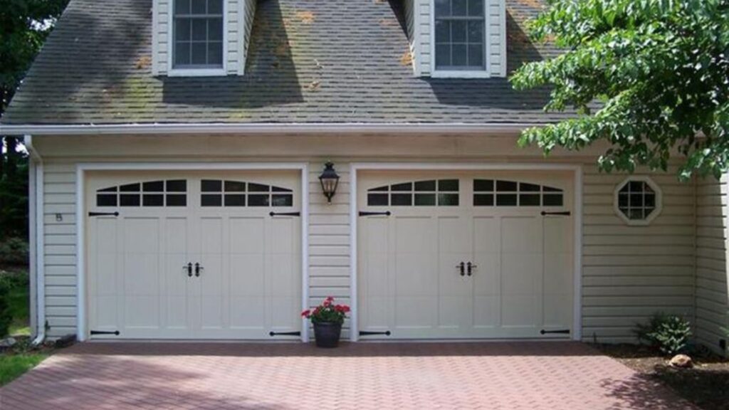 Titan-Garage-Doors-Quad-Cities-The-Latest-Garage-Door-Decorative-Hardware-Trends-Choose-your-Style